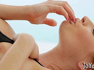 Nice vibrator fits hot teen pussy but is it enough for her wet solo session?