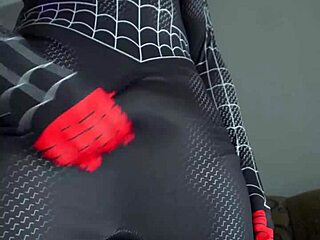 Miles Morales Homem Aranha Cosplay Punheta Gozando Bastante in Halloween Solo Masturbation!