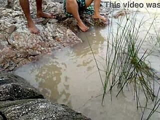 정글 강가 의붓엄마랑 재밌는 격렬한 섹스