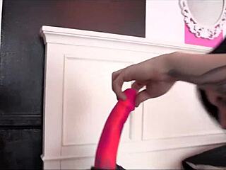 Goth girl nikki hearts makes carmen callaway take huge strapon