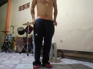 辫子大奶继母超辣勾引运动新手继子骑鸡巴狂操，继母骑乘