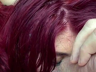 Twerk při rimmingu - drobná 18+ vadnouška ryšavka deepthroat focení POV výstřik do ksichtu s lízáním koulí a drsným sexem