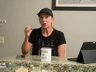 hey Stiefmom, erwischt unter Dusche – saug meinen harten Schwanz deepthroat, Madi Blaze