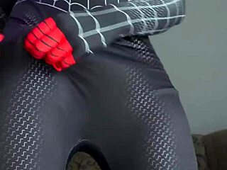 Miles Morales Homem Aranha Cosplay Punheta Gozando Bastante in Halloween Solo Masturbation!