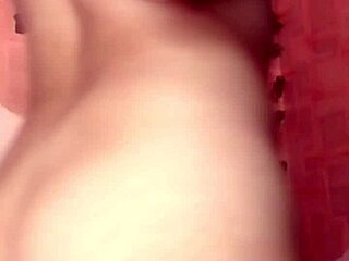 呃我和情人穿情趣内衣狂野性爱奶水乱喷尖叫不停