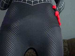 Miles Morales Homem Aranha Cosplay Punheta Gozando Bastante in Halloween Solo Masturbation!