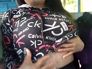 业余巨乳熟女公交车上被陌生人摸屁股