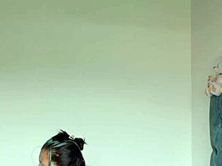 哥伦比亚大屁股天然奶妹女上位自慰紧屄喷奶潮吹