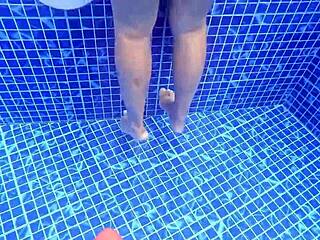 atrapo en la piscina a desconocida golosa de culo enorme y le clavo la verga directo al coño