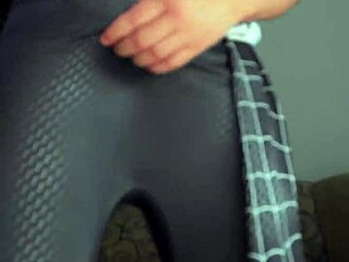 Miles Morales Homem Aranha Cosplay Punheta Gozando Bastante in Halloween Solo Masturbation!