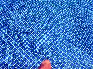 atrapo en la piscina a desconocida golosa de culo enorme y le clavo la verga directo al coño