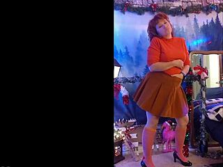 Watch Hotwife Steffi in Velma Cosplay Doing a Dirty Pussy Dance - So Hot!