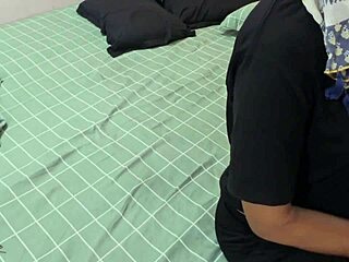 ¿estás listo para follar mi coño jugoso? horny malay stepsister pregunta con lujuria