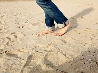 Beach walk turns wild with big ass brunette insertion by busty guy in underwear 😜