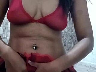 sensualizando e peladinha essa casada