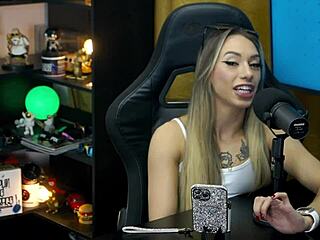 bianca demarchi shows her body silhouette bites ruan's ear and neck what a turn-on podcast pãpum no barraco