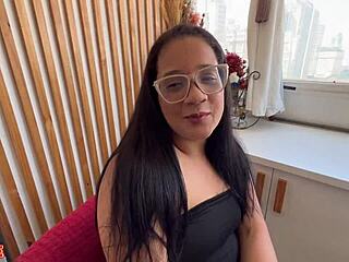 Raquel morena t�mida que ficou bem safada na hora de dar o c� em doggystyle.