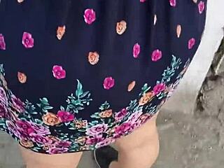 Sigo y le levanto la falda a mujer en la calle