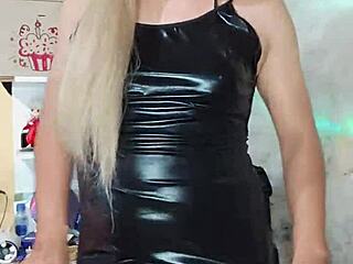 I feel so sensual as a transsexual dancing in this sexy and rich way.
