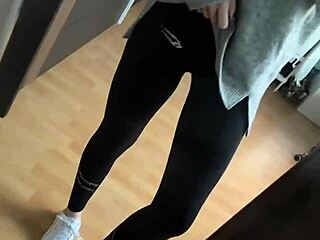 Oj bog, jutro z fetišem smrdečih belih nogavic me vžge