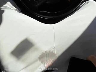 Morena cachonda se folla a conductor de taxi para pagar el viaje -Luna Black 😈🚕