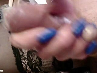 Handjob leads to cumshot in condom