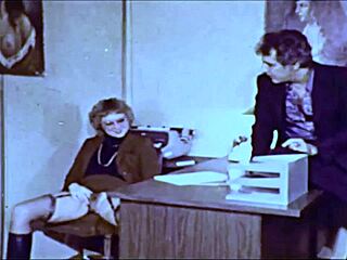 Zakaj sodobno, ko vintage londonska sekretarka prinese kosmato babico?