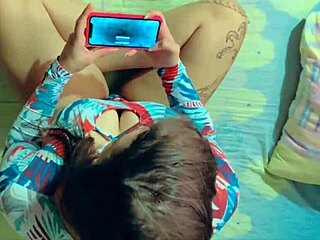 This free fire player gives her pussy to her boyfriend while playing online.