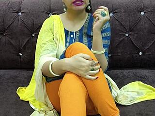 الأخ غير الشقيق يعطي دروس نيك مثيرة لأخته غير الشقيقة مع صوت هندي