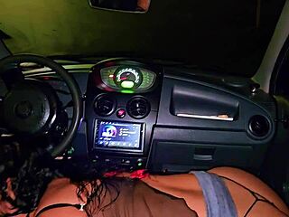 Hot wife sucks cab driver cock in Medellin car, cuckold records 😈