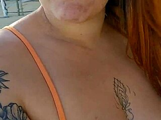 coloquei os peitos pra fora on the beach, wanna try buying stuff and paying with them?