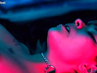 Wow, isn't this amazing pussy eating and foot fetish with latina lesbians using dildo and toes so hot?