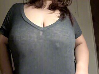 Vruća indijska pastorka igra prirodne velike sise i pokazuje seks video pastorku XXX solo