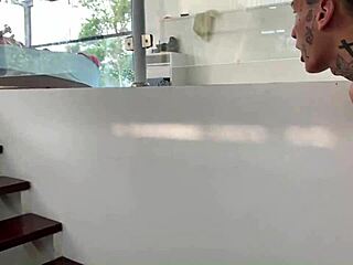 irmao mais velho espera a mae sair pra foder a irma completo no red