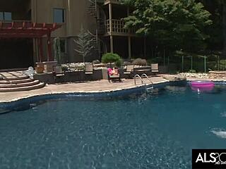 Slender brunette Tamara Jade masturbates poolside with fingering