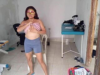 Big tits and this sexy voluminous vagina make me such a slutty latina 😏