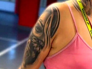 fui treinar na academia com plug anal no cu e fiquei com tesão pra meter rola no cu largo em casa