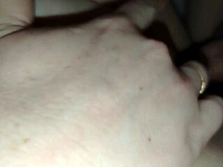 Comi a buceta da minha madrasta com força até gozar dentro