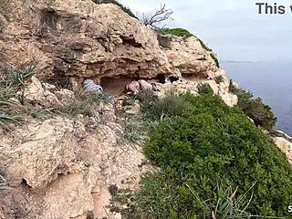 Hab die riesigen Titten-Tussi und ihre Emo-Freundin beim Lesben-Strandspass erwischt, jetzt FFM-Dreier mit mir dem alten Typ