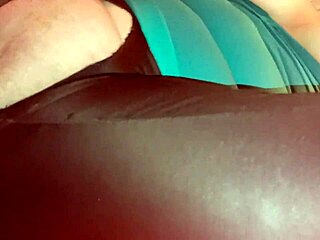 llegue de donde las putas y mi esposa me estaba esperando con sus leggings rotas le encanta que la folle oliendo a perra callejera 2