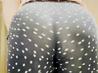 Whoa, check out this sexy ass in leggings