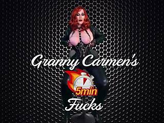 Starka Carmen in Blue Angel ližeta kurac v dvojki z dvojnim cumom