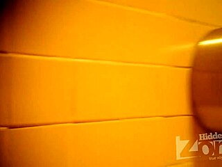 น่าตื่นเต้นป่ะ สาวหีขนยาวฉี่ยืนๆ โดนแอบถ่าย?