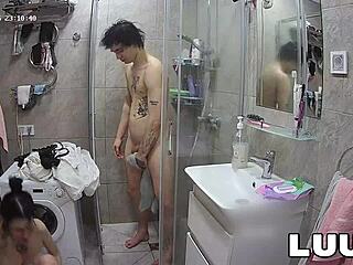 Luuv Webcam Couple's Steamy Homemade Shower
