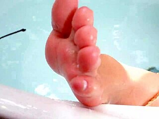 Heidy Pino, you're such a princesa erotica in that Colombian shower