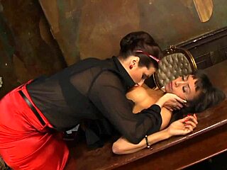 Paige Turnah seduces Alyssa Divine in this hot lesbian lick session between brunette sluts