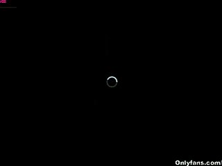 Sexy ebony cam babe squirts while riding? So horny right now?