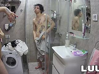 Luuv Webcam Couple's Steamy Homemade Shower