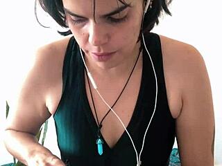 learn german with curvy european milf in intriguing sfw session