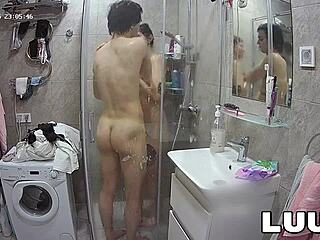 Luuv Webcam Couple's Steamy Homemade Shower